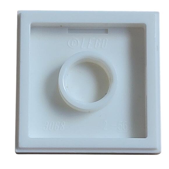 LEGO Dog Ribbon Whats At Heart Tile 2x2 3068pb0933 Friends Replacement‎ Parts - Picture 2 of 2